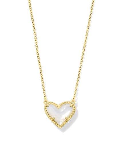 ARI HEART SHORT PENDANT NECKLACE - GOLD IVORY MOTHER OF PEARL