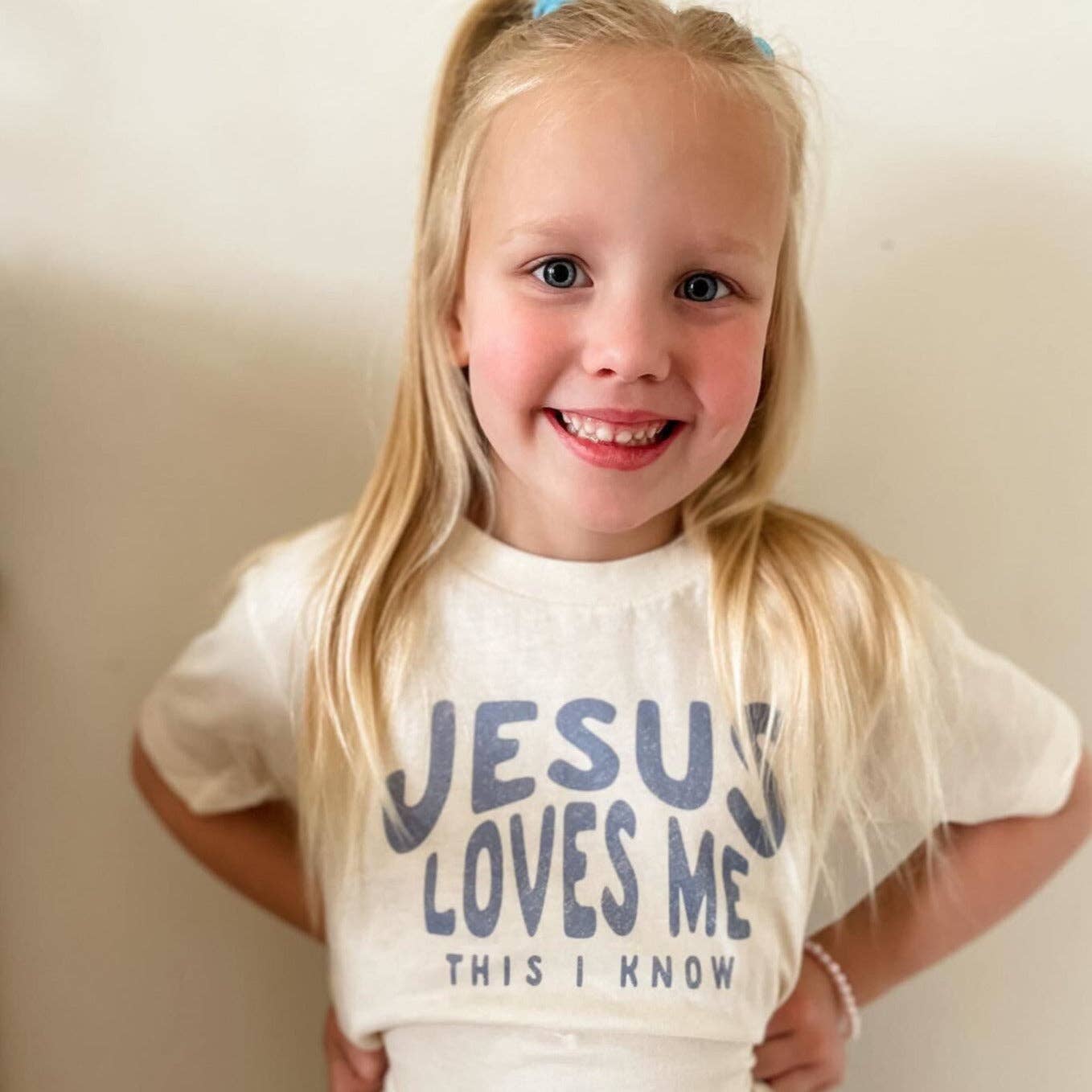 White YS - Jesus Loves Me This I Know (Kids)
