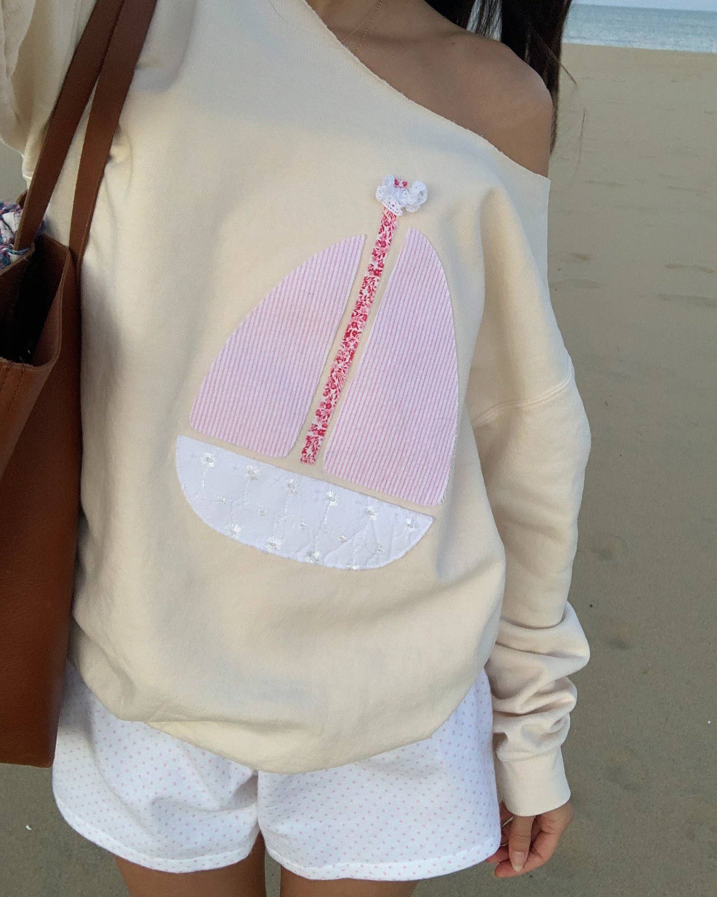 Long Sleeve Top with Sailboat Applique: Gray / M