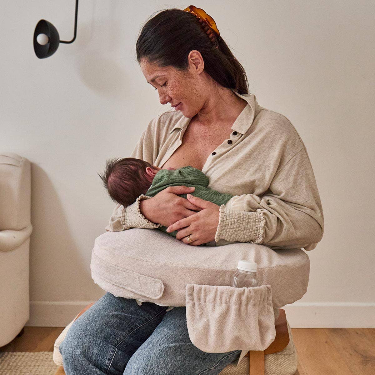 Deluxe Nursing Pillow: Flower Key Grey