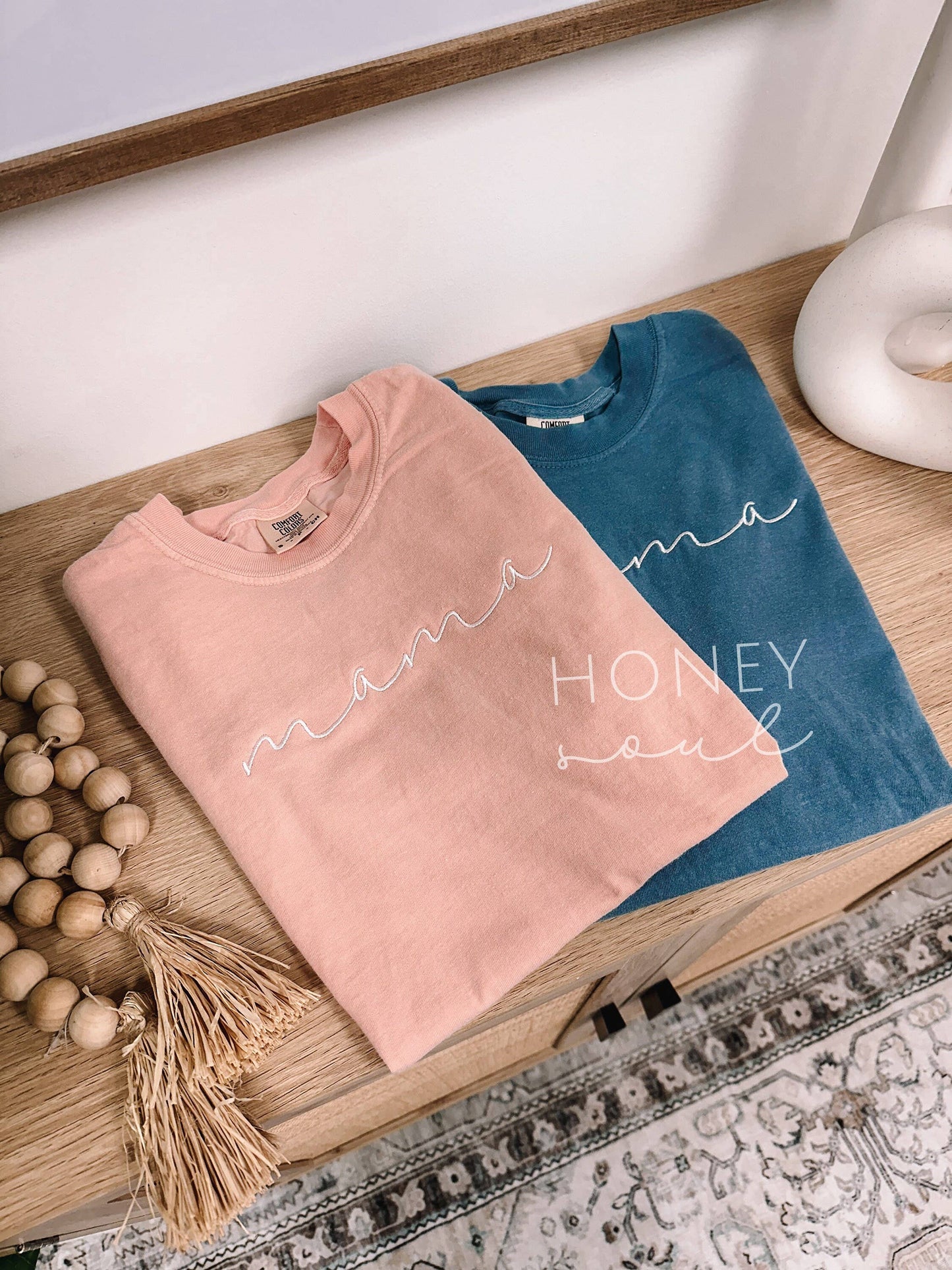 Embroidered Mama Script Tee: Peachy / XL