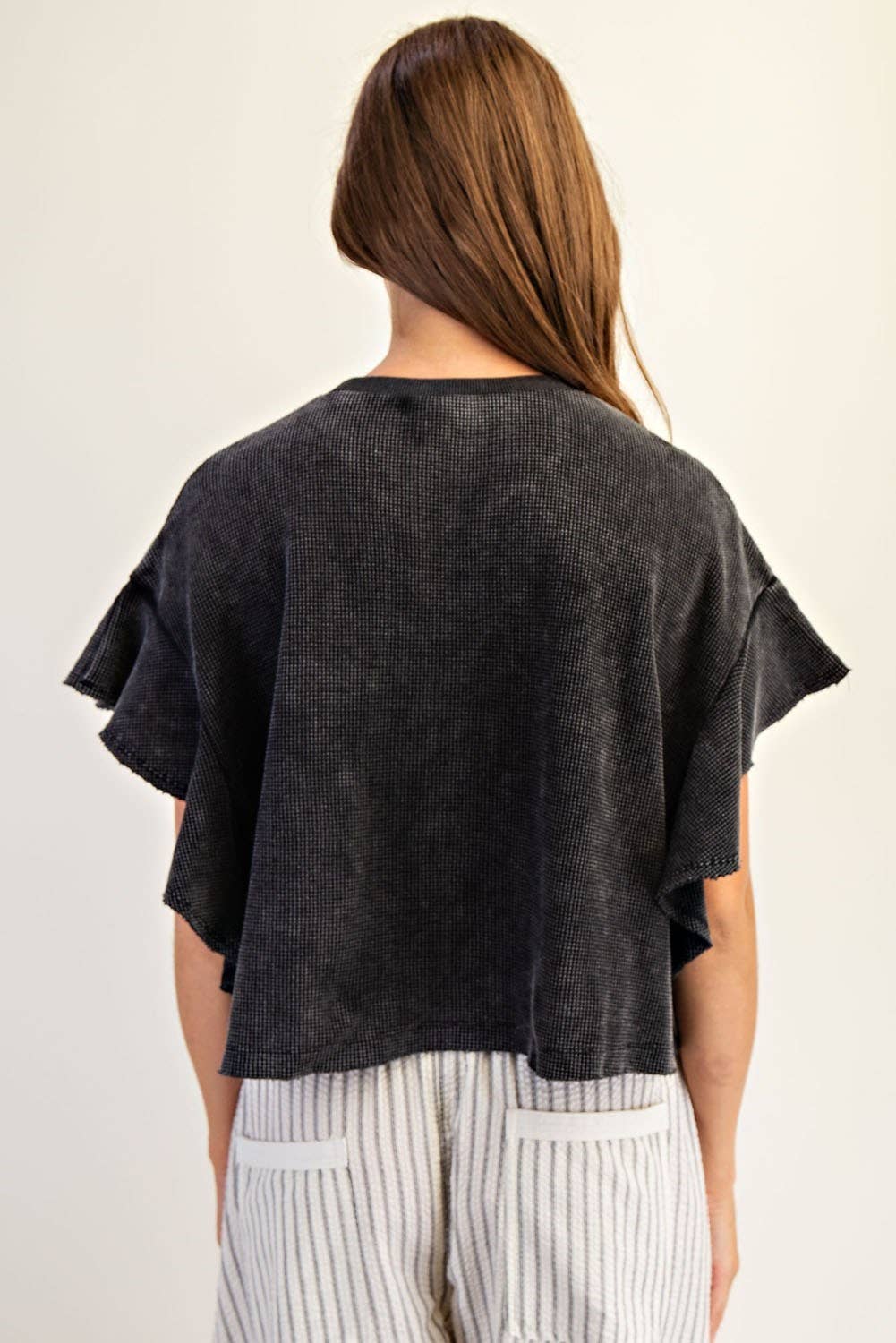 PL8297 - WAFFLE KNIT TIERED FLUTTER SLEEVE CROP TOP