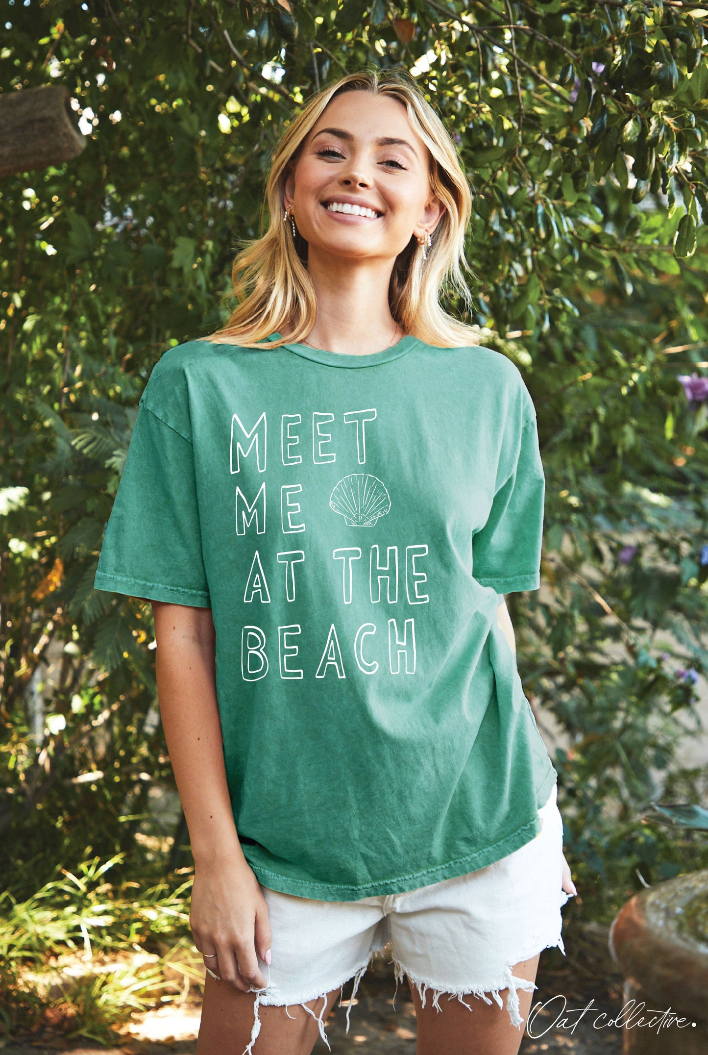 MEET ME AT THE BEACH Oversized Mineral Washed Graphic Top